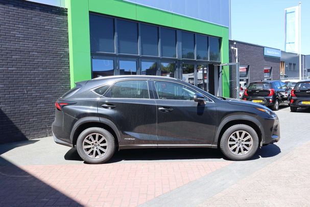 Lexus NX 300 H 145 kW image number 4