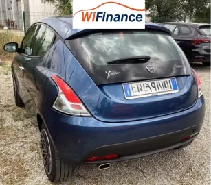 Car image 4