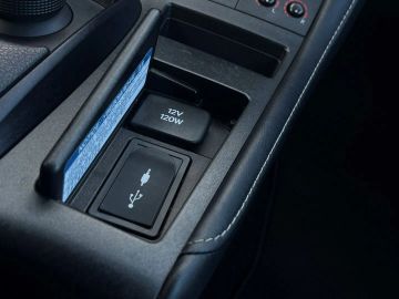 Car image 30