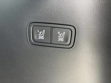 Car image 35