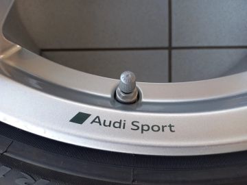 Car image 27