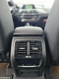 Car image 32