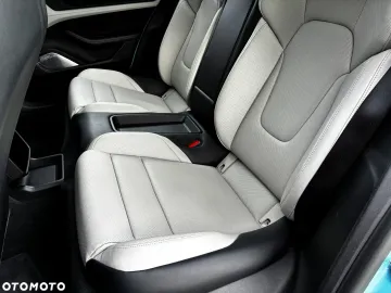 Car image 40
