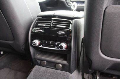 Car image 32