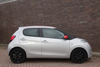Car image 4