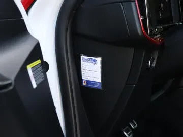 Car image 28