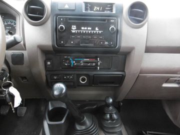 Car image 13