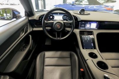 Car image 32