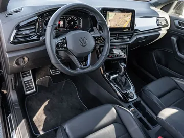 Car image 26