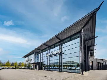 Car image 32