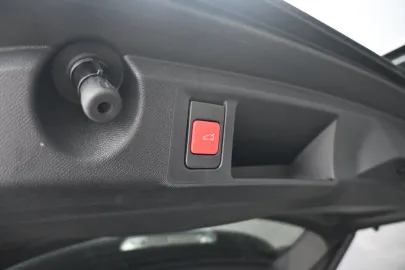 Car image 36