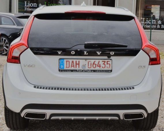 Volvo V60 Cross Country D3 Geartronic Pro 110 kW image number 3