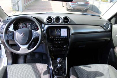 Car image 11