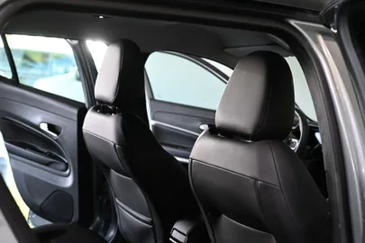 Car image 30