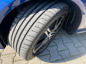 Car image 33