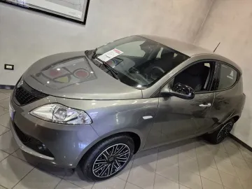 Car image 27