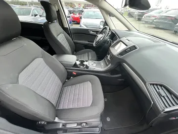 Car image 30
