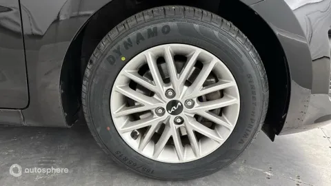 Car image 20