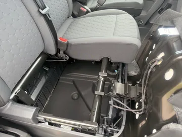 Car image 23
