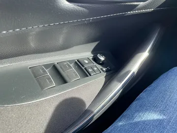 Car image 33