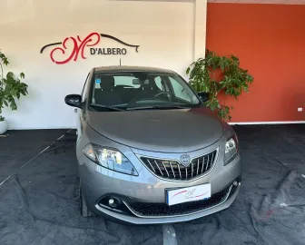 Car image 3