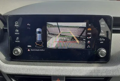 Car image 19