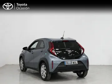 Car image 4