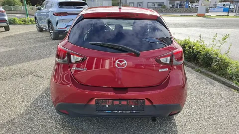 Car image 4