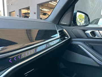 Car image 40