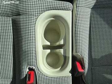 Car image 33