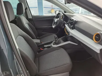 Car image 9
