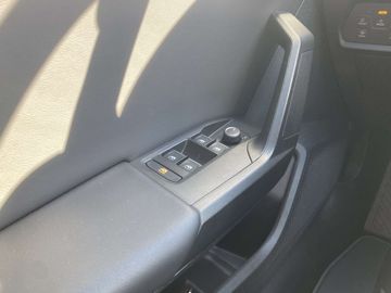 Car image 36