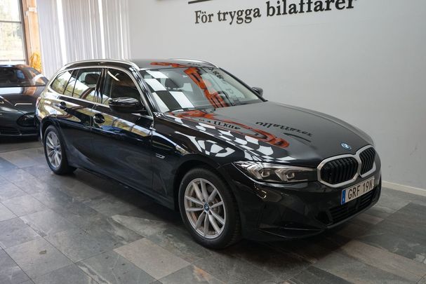 BMW 330e Touring xDrive 216 kW image number 1