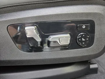 Car image 40