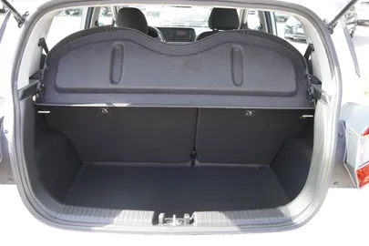 Car image 30