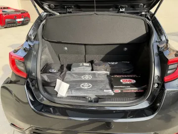 Car image 15