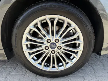 Car image 28