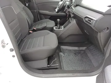 Car image 23