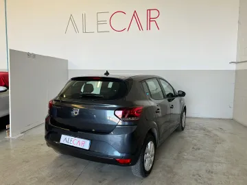 Car image 3
