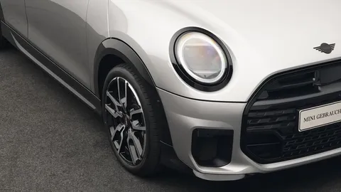 Car image 22