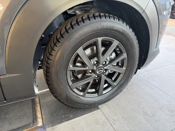 Car image 24