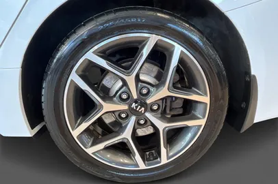 Car image 20