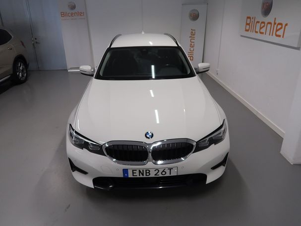 BMW 320d Touring xDrive 140 kW image number 11