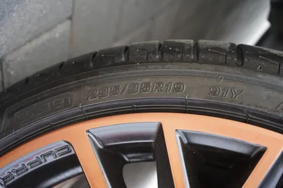 Car image 30