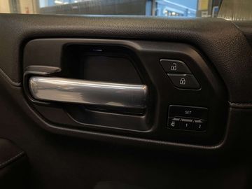 Car image 36