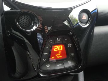 Car image 36