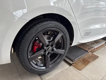 Car image 25