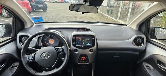 Car image 10