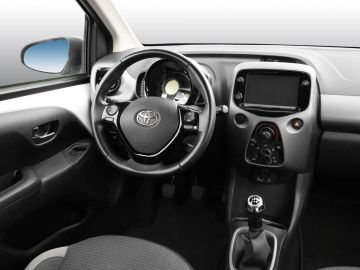 Car image 5