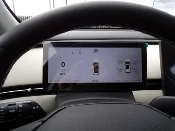 Car image 23